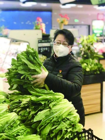 Female Supermarket Managers Try Their Best to Ensure Living Supply Female Supermarket Managers Try Their Best to Ensure Living Supply