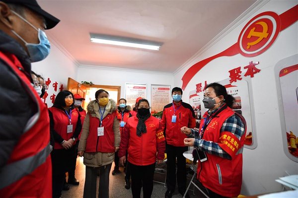 Community Staff, Volunteers Help Quarantined Residents with Daily Lives in Xi'an, NW China's Shaanxi Community Staff, Volunteers Help Quarantined Residents with Daily Lives in Xi'an, NW China's Shaanxi
