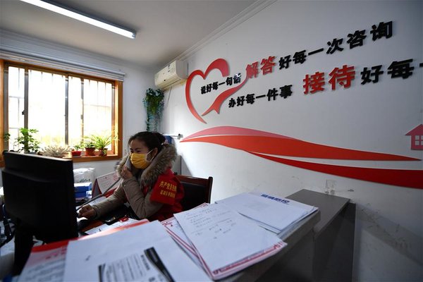 Community Staff, Volunteers Help Quarantined Residents with Daily Lives in Xi'an, NW China's Shaanxi Community Staff, Volunteers Help Quarantined Residents with Daily Lives in Xi'an, NW China's Shaanxi