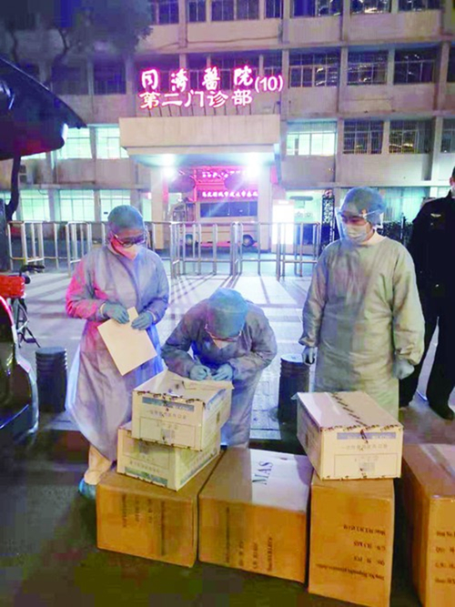 Head of Volunteers Races Against Time to Raise Funds for Hospitals in Wuhan Head of Volunteers Races Against Time to Raise Funds for Hospitals in Wuhan