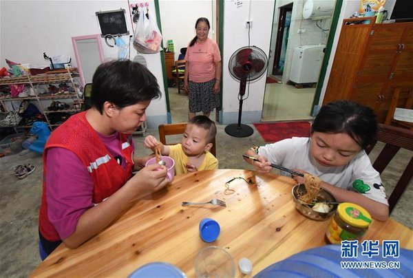 Village-Stationed Official Strives for Work-Life Balance in Anti-Poverty Battle Village-Stationed Official Strives for Work-Life Balance in Anti-Poverty Battle