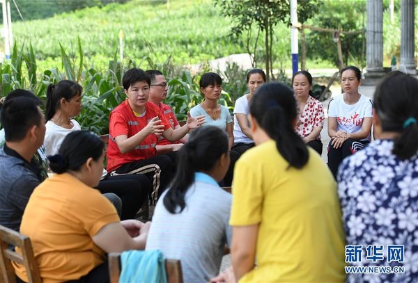 Village-Stationed Official Strives for Work-Life Balance in Anti-Poverty Battle Village-Stationed Official Strives for Work-Life Balance in Anti-Poverty Battle