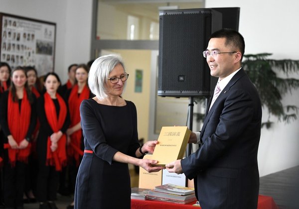 Feature: Heartwarming Reply from 'Grandpa Xi' Cheers up Young Envoys of Hungary-China Friendship Feature: Heartwarming Reply from 'Grandpa Xi' Cheers up Young Envoys of Hungary-China Friendship