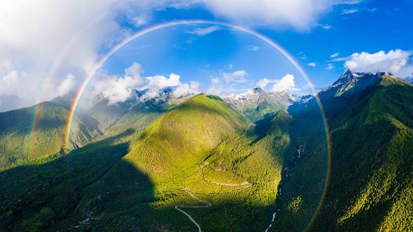 Xi Story: Roads to Happiness on 'Roof of the World' Xi Story: Roads to Happiness on 'Roof of the World'
