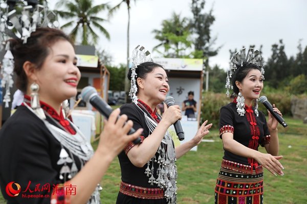 Cultures of Local Ethnic Groups in China's Hainan Displayed at Boao Forum for Asia Cultures of Local Ethnic Groups in China's Hainan Displayed at Boao Forum for Asia