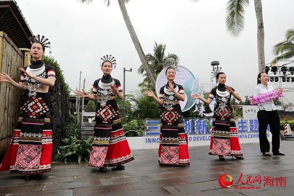 Cultures of Local Ethnic Groups in China's Hainan Displayed at Boao Forum for Asia Cultures of Local Ethnic Groups in China's Hainan Displayed at Boao Forum for Asia