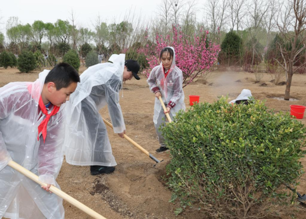 Xi Plants Trees in Beijing, Urging More Afforestation Efforts for Green Development, Building Beautiful China Xi Plants Trees in Beijing, Urging More Afforestation Efforts for Green Development, Building Beautiful China