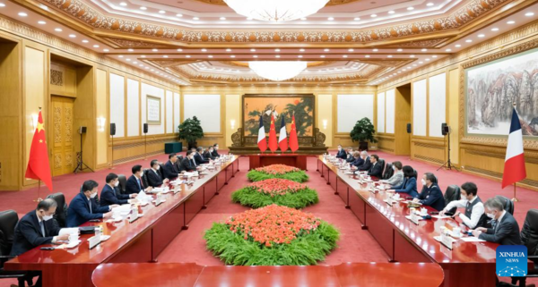 Xi Holds Talks with French President Xi Holds Talks with French President