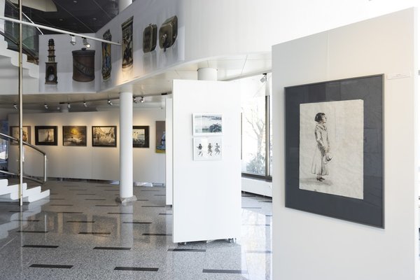 Chinese Artist Exhibits Paintings in Honor of Slovenian Writer Chinese Artist Exhibits Paintings in Honor of Slovenian Writer