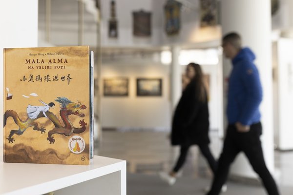 Chinese Artist Exhibits Paintings in Honor of Slovenian Writer Chinese Artist Exhibits Paintings in Honor of Slovenian Writer