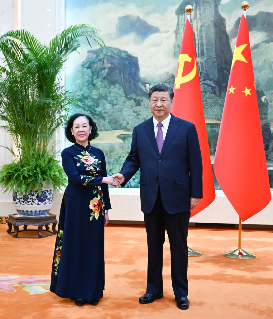 Xi Meets with Senior CPV Official Xi Meets with Senior CPV Official