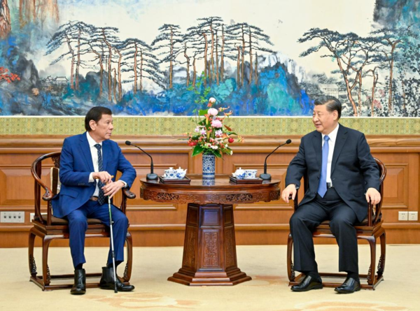 Xi Meets Former Philippine President Xi Meets Former Philippine President