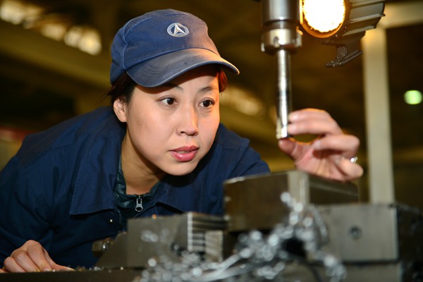 Han Liping: Senior Technician Diligently Contributing to Space Industry Han Liping: Senior Technician Diligently Contributing to Space Industry