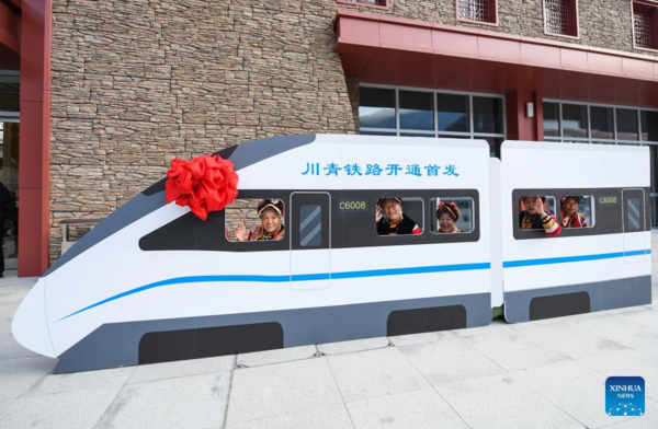 High-Speed Railway Opens to Traffic in West China Without Disturbing Panda Habitat High-Speed Railway Opens to Traffic in West China Without Disturbing Panda Habitat