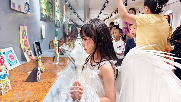 Parent-Child Painting Exhibition Highlights Ecological Protection Parent-Child Painting Exhibition Highlights Ecological Protection