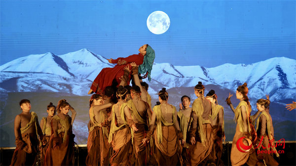 Song and Dance Drama 'Epic of Manas' Performed During International Cultural Tourism Festival in NW China's Xinjiang Song and Dance Drama 'Epic of Manas' Performed During International Cultural Tourism Festival in NW China's Xinjiang