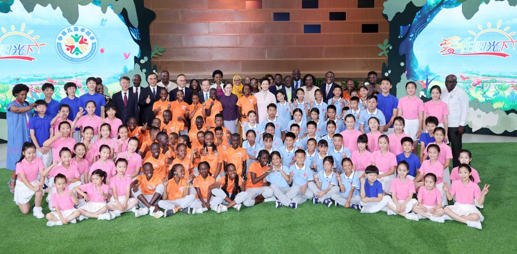 Peng Liyuan Attends Summer Camp for Chinese, African Children in Beijing Peng Liyuan Attends Summer Camp for Chinese, African Children in Beijing