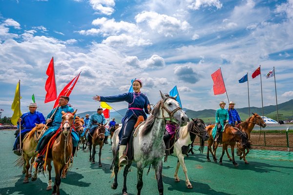 Photo-Collection Event Marks 75th Founding Anniversary of PRC Photo-Collection Event Marks 75th Founding Anniversary of PRC