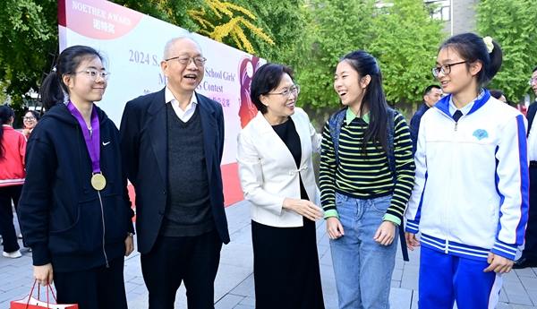 Awarding Ceremony of 4th S.-T. Yau High School Girls' Mathematics Contest Held in Beijing Awarding Ceremony of 4th S.-T. Yau High School Girls' Mathematics Contest Held in Beijing