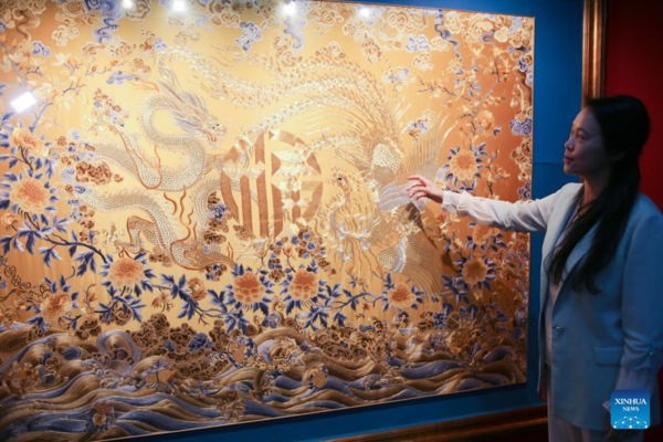 Inheritor of Beijing Embroidery Inheritor of Beijing Embroidery