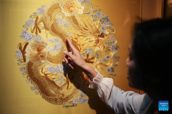Inheritor of Beijing Embroidery Inheritor of Beijing Embroidery