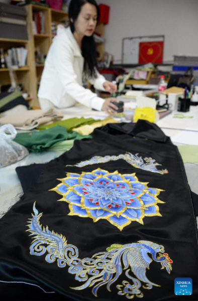 Inheritor of Beijing Embroidery Inheritor of Beijing Embroidery