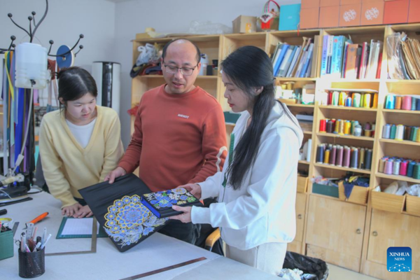 Inheritor of Beijing Embroidery Inheritor of Beijing Embroidery