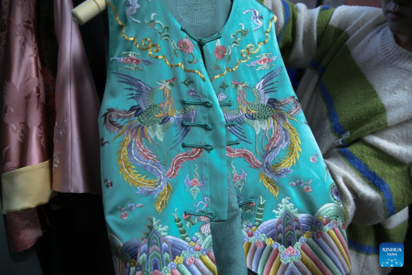 Inheritor of Beijing Embroidery Inheritor of Beijing Embroidery