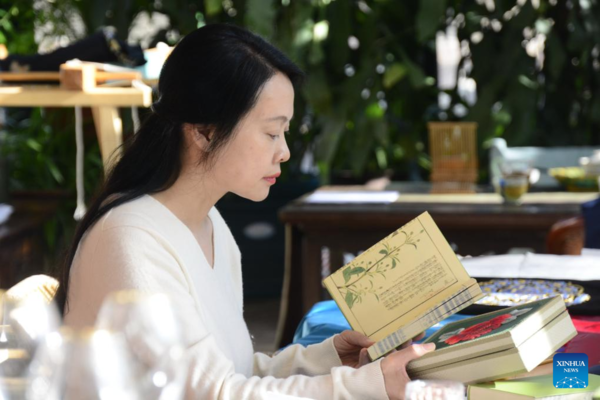 Inheritor of Beijing Embroidery Inheritor of Beijing Embroidery