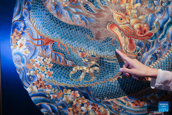 Inheritor of Beijing Embroidery Inheritor of Beijing Embroidery