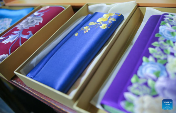 Inheritor of Beijing Embroidery Inheritor of Beijing Embroidery