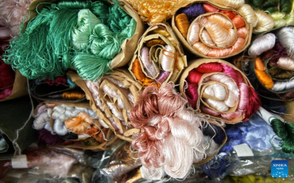 Inheritor of Beijing Embroidery Inheritor of Beijing Embroidery