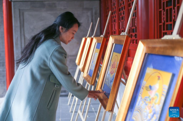 Inheritor of Beijing Embroidery Inheritor of Beijing Embroidery
