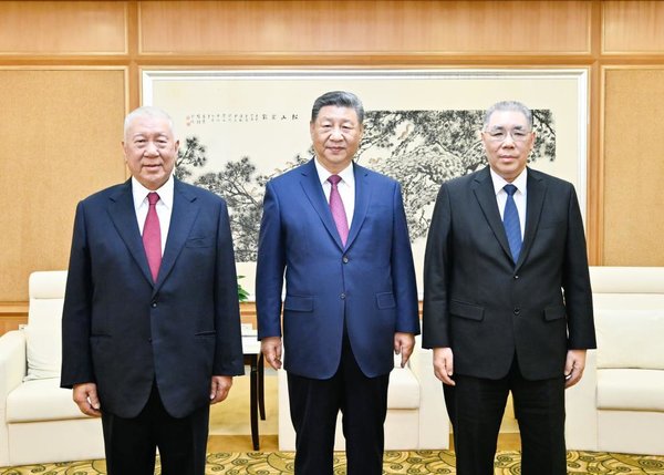 President Xi Meets Former Chief Executives of Macao SAR President Xi Meets Former Chief Executives of Macao SAR