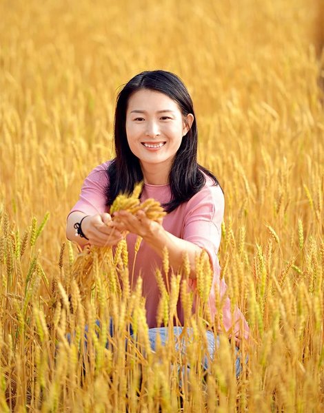 Young Woman Uses Beidou System to Facilitate Farming Young Woman Uses Beidou System to Facilitate Farming