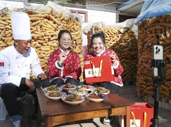 Vloggers, Live Streamers in Gansu Promote Local Specialties as Spring Festival Approaches Vloggers, Live Streamers in Gansu Promote Local Specialties as Spring Festival Approaches