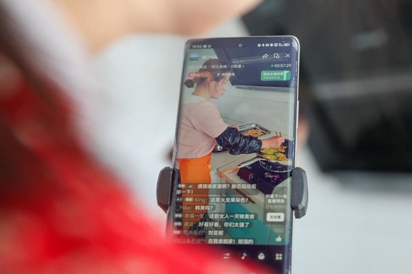 Vloggers, Live Streamers in Gansu Promote Local Specialties as Spring Festival Approaches Vloggers, Live Streamers in Gansu Promote Local Specialties as Spring Festival Approaches