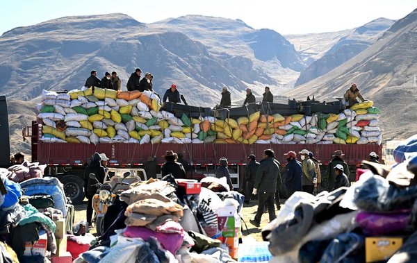 Quake-Hit Xizang Receives Aid from across China Quake-Hit Xizang Receives Aid from across China