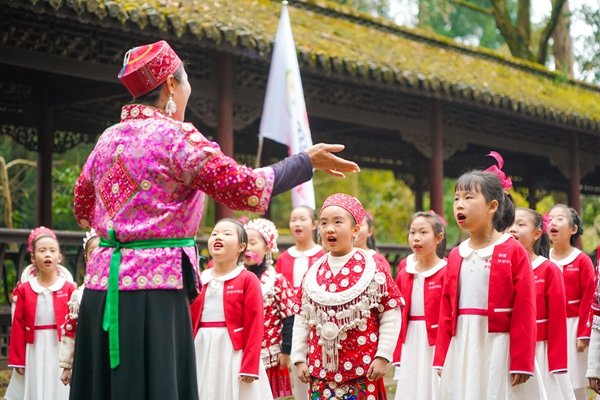 Spring Bud Dream Chorus Holds Expert Demonstration Class in Guizhou