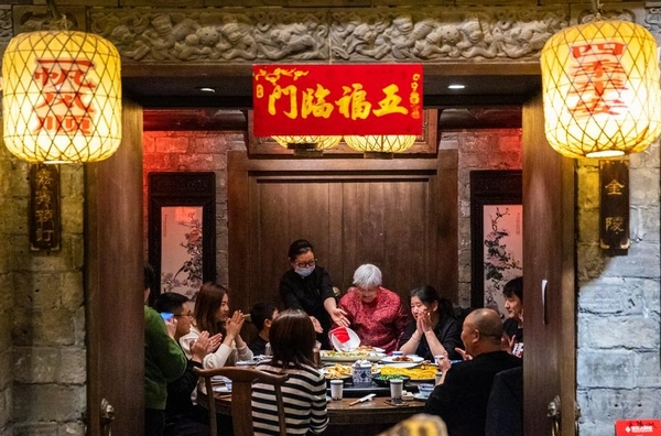 Chinese Ring in Year of the Snake with Travel, Spending Boom