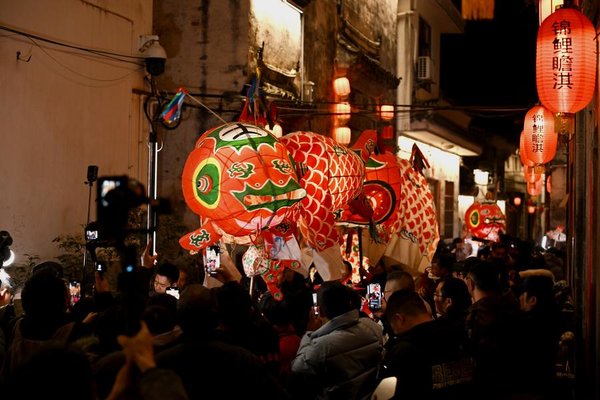Discovering the Charm of Spring Festival Discovering the Charm of Spring Festival