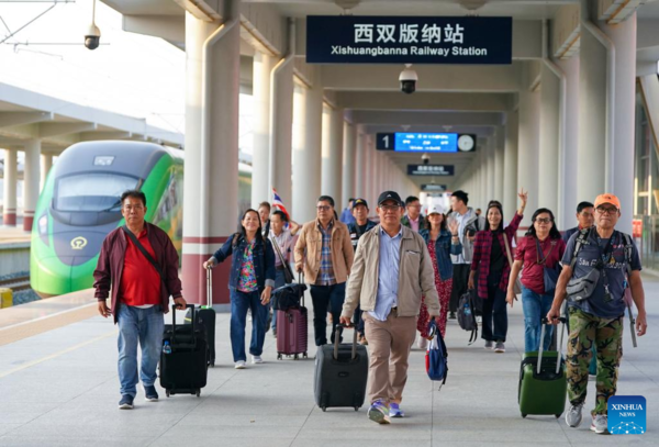 First Visa-Free ASEAN Tour Group Enters China's Xishuangbanna First Visa-Free ASEAN Tour Group Enters China's Xishuangbanna