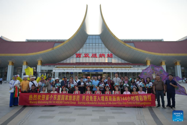 First Visa-Free ASEAN Tour Group Enters China's Xishuangbanna First Visa-Free ASEAN Tour Group Enters China's Xishuangbanna