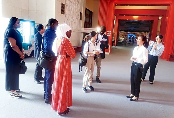 Docent Team Forges Strong Sense of Community for Chinese Nation