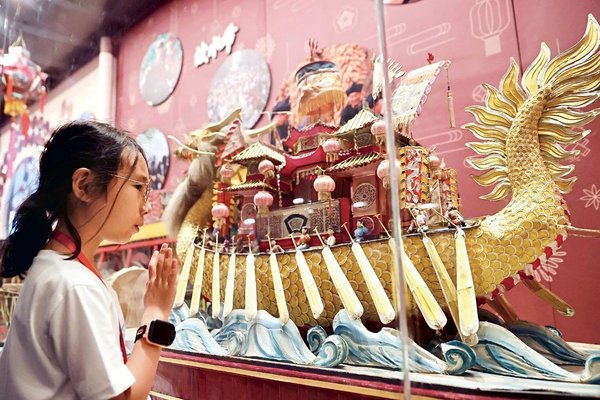 Docent Team Forges Strong Sense of Community for Chinese Nation