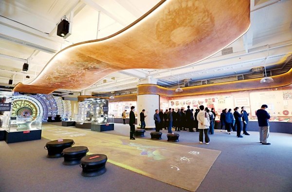 Docent Team Forges Strong Sense of Community for Chinese Nation