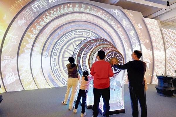 Docent Team Forges Strong Sense of Community for Chinese Nation