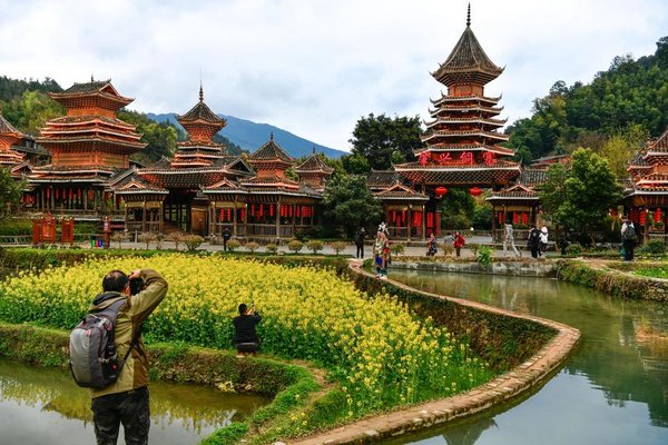 Spring Tourism Reflects the Economy Vitality Across China Spring Tourism Reflects the Economy Vitality Across China