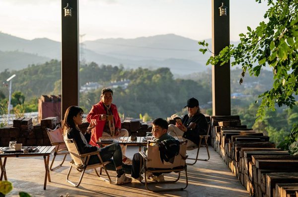 Spring Tourism Reflects the Economy Vitality Across China Spring Tourism Reflects the Economy Vitality Across China