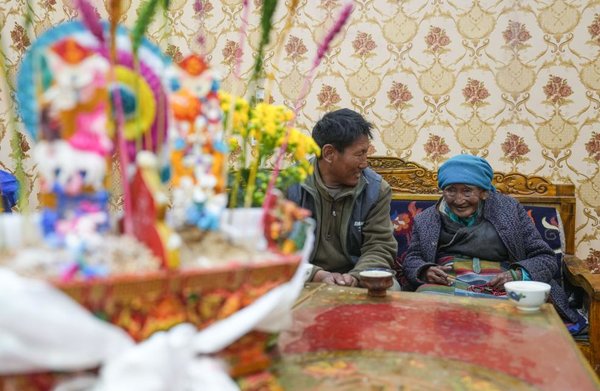 Yudron: Former Serf Witnesses Xizang's Development, Enjoys a Flourishing Life With Families